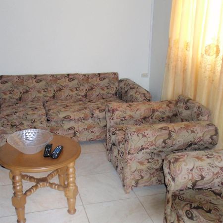 Memories Cottage And Apartments Buccoo Экстерьер фото